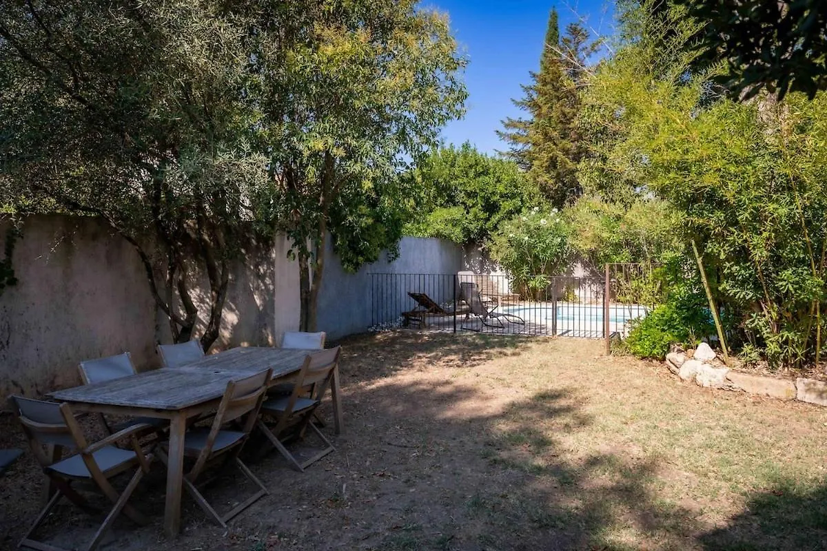 Hébergement de vacances Maison De Famille Pres D'Avignon Piscine Les Angles  France