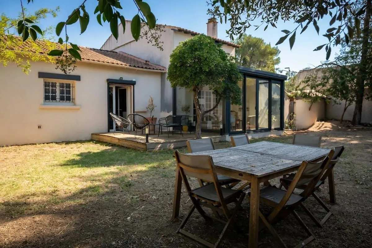 Maison De Famille Pres D'Avignon Piscine Les Angles  0*, Les Angles (Gard)